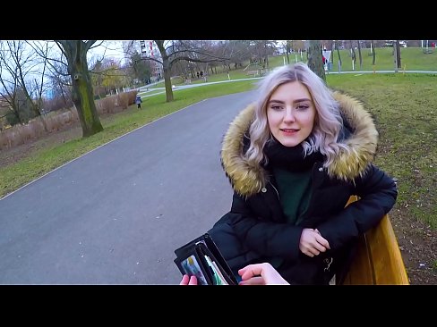 ❤️ Gleypir heitt ásamt ókunnugra fyrir peninga - blástur í garðinum eftir Evu Elfie ❤️ Bara klám á is.dickies-shop.ru ❌❤